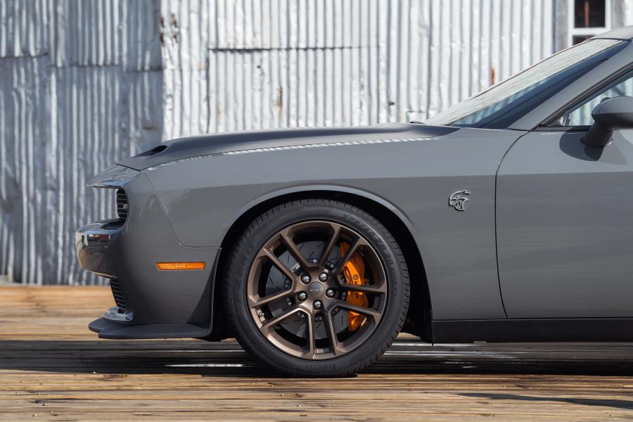 Детали экстерьера Dodge Challenger SRT Hellcat (LC) 2018 года  (фото 23 из 25)